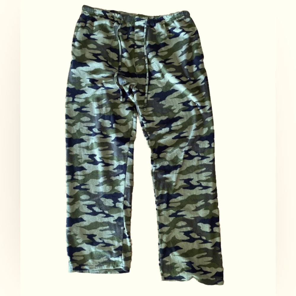 Arctic Trail Men’s Green Camo Fleece Drawstring Pajama Pants